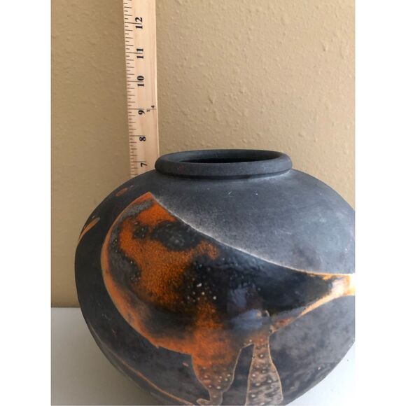 Signed Raku Studio Pottery Vase — “Monte Davey”, 9/94 (9" x 8") - Picture 4 of 14
